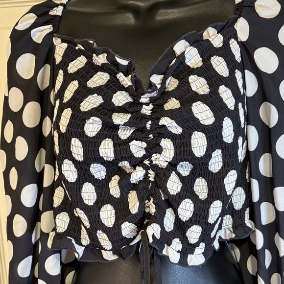 NWT Boohoo Plus Black and White Polka Dot Ruched Puffed Sleeve Crop Top Size 16 - Picture 3 of 10